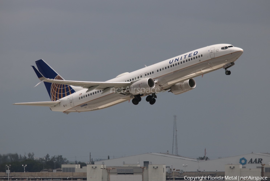 United Airlines Boeing 737-924(ER) (N69816) | Photo 296097