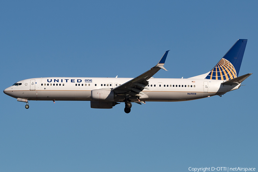 United Airlines Boeing 737-924(ER) (N69818) | Photo 144723