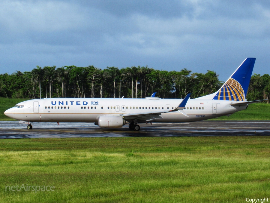 United Airlines Boeing 737-924(ER) (N69818) | Photo 367351