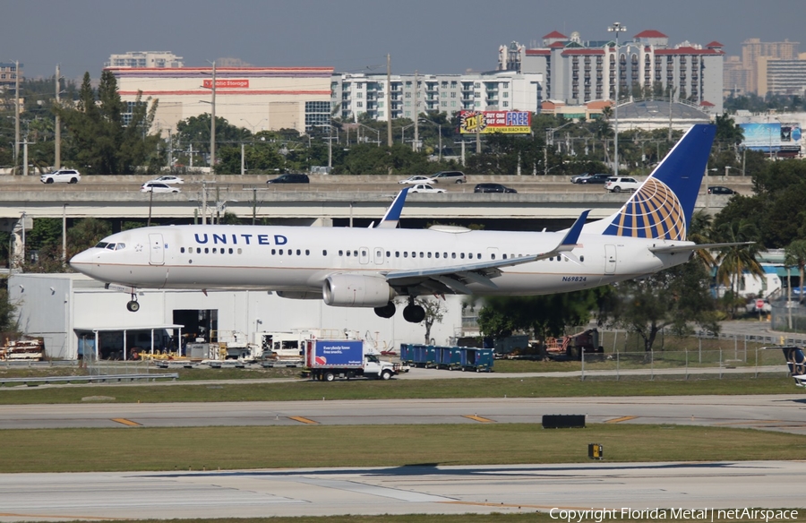 United Airlines Boeing 737-924(ER) (N69824) | Photo 405559