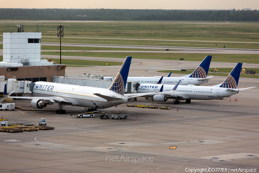United Airlines Boeing 737-924(ER) (N69824) | Photo 62855