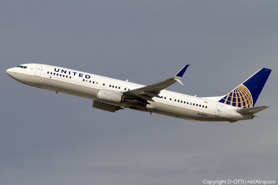 United Airlines Boeing 737-924(ER) (N69824) | Photo 469270