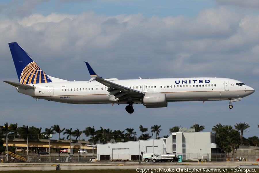 United Airlines Boeing 737-924(ER) (N69829) | Photo 161210