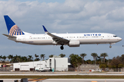 United Airlines Boeing 737-924(ER) (N69829) at  Ft. Lauderdale - International, United States