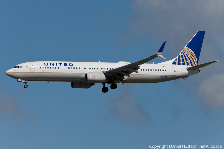 United Airlines Boeing 737-924(ER) (N69830) | Photo 415300