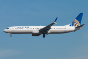 United Airlines Boeing 737-924(ER) (N69833) at  Los Angeles - International, United States