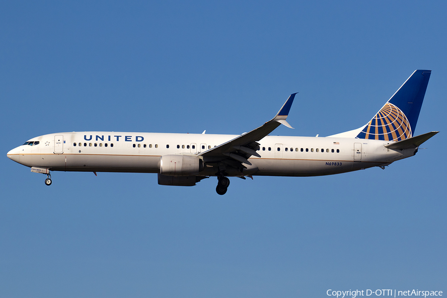 United Airlines Boeing 737-924(ER) (N69833) | Photo 564554