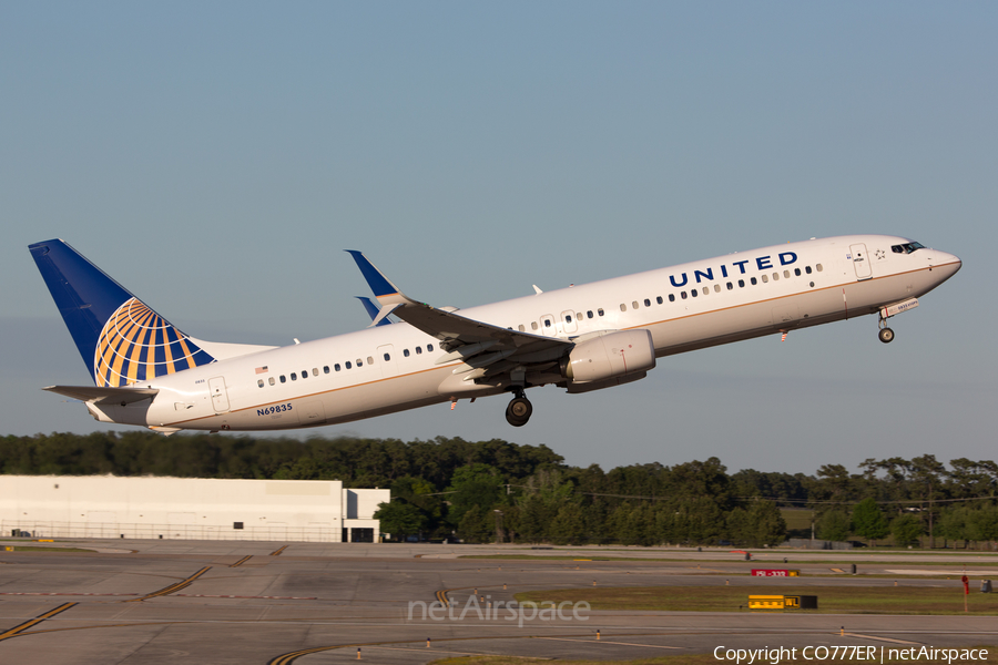 United Airlines Boeing 737-924(ER) (N69835) | Photo 171277