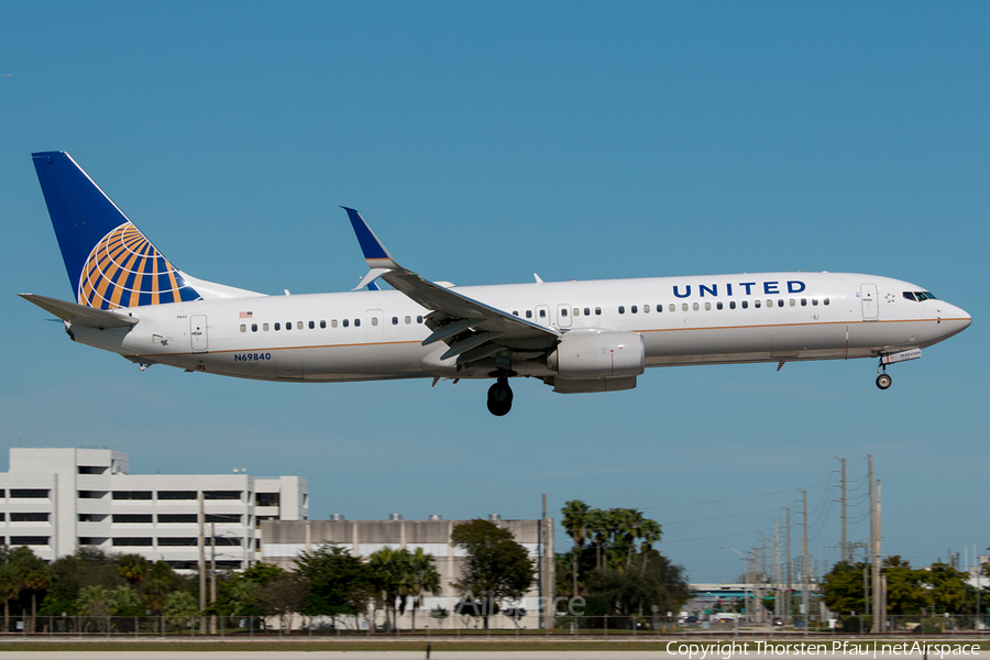 United Airlines Boeing 737-924(ER) (N69840) | Photo 136669