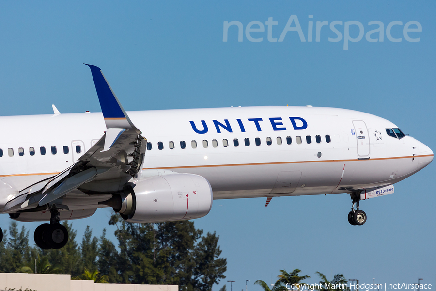 United Airlines Boeing 737-924(ER) (N69840) | Photo 97898
