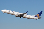 United Airlines Boeing 737-932(ER) (N69885) at  Los Angeles - International, United States