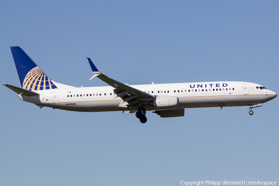 United Airlines Boeing 737-924(ER) (N69888) | Photo 127952