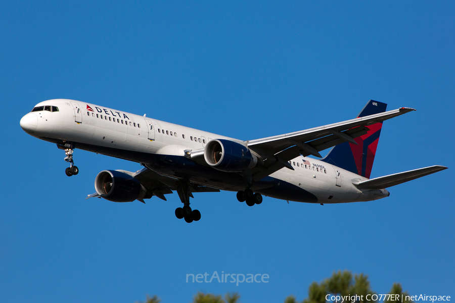 Delta Air Lines Boeing 757-232 (N698DL) | Photo 149019