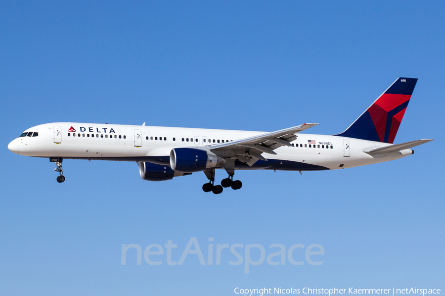 Delta Air Lines Boeing 757-232 (N698DL) | Photo 127368