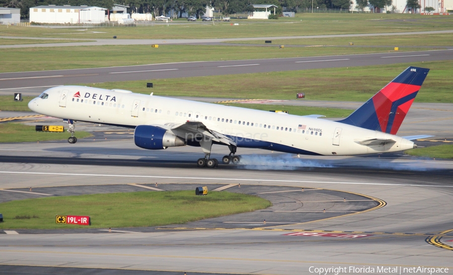 Delta Air Lines Boeing 757-232 (N698DL) | Photo 305101