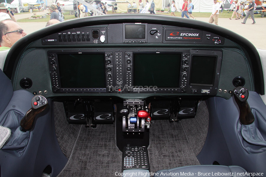 (Private) Lancair Evolution (N698W) | Photo 164225