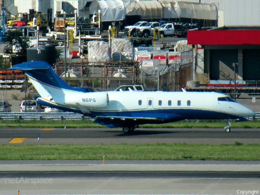 (Private) Bombardier BD-100-1A10 Challenger 350 (N6PG) | Photo 582886
