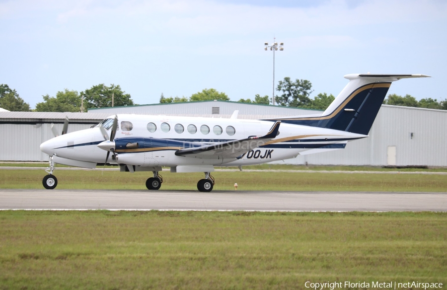 HK Aviation Beech King Air 350 (N700JK) | Photo 305104
