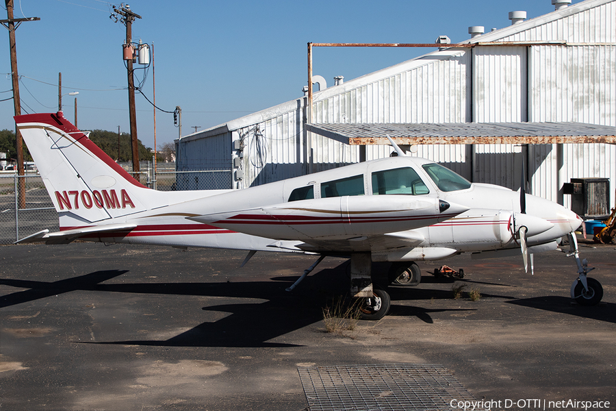 (Private) Cessna 310J (N700MA) | Photo 669069
