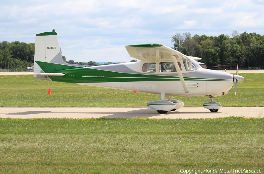 (Private) Cessna 172 Skyhawk (N7019T) | Photo 308291