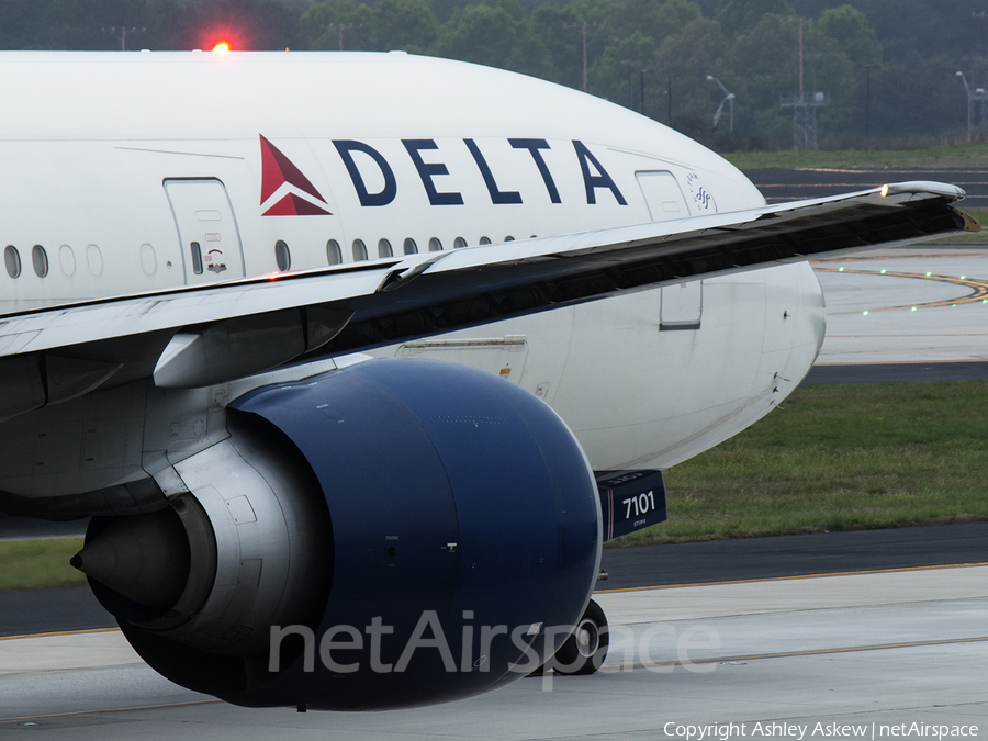 Delta Air Lines Boeing 777-232(LR) (N701DN) | Photo 75619