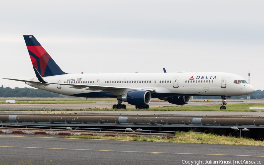 Delta Air Lines Boeing 757-2Q8 (N702TW) | Photo 116029