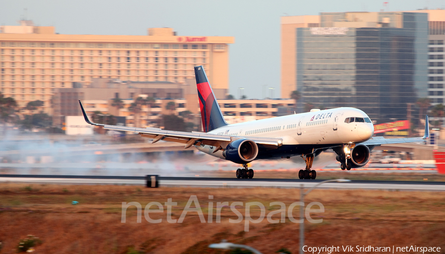 Delta Air Lines Boeing 757-2Q8 (N702TW) | Photo 117219