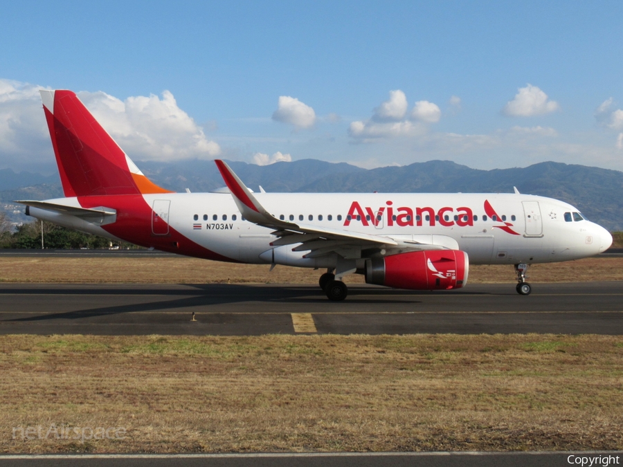 Avianca Central America Airbus A319-132 (N703AV) | Photo 377885
