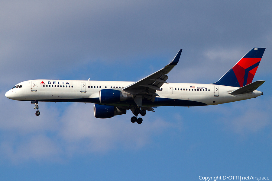 Delta Air Lines Boeing 757-2Q8 (N703TW) | Photo 386331