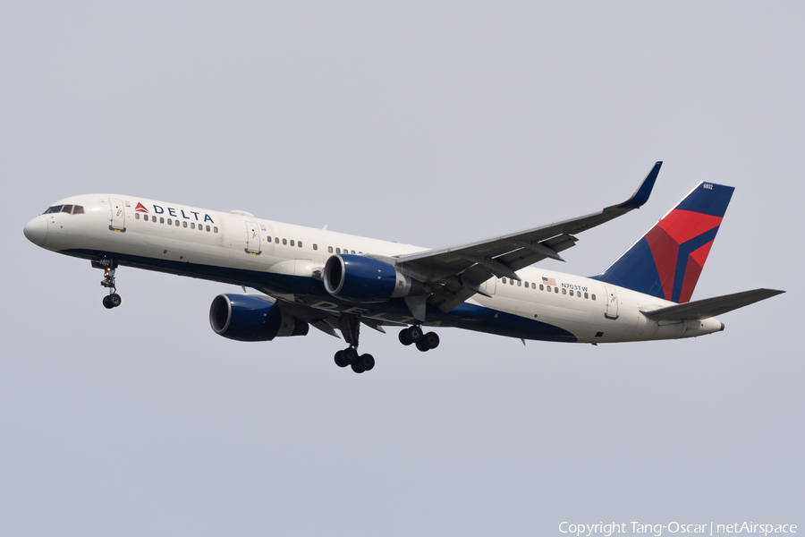 Delta Air Lines Boeing 757-2Q8 (N703TW) | Photo 594130