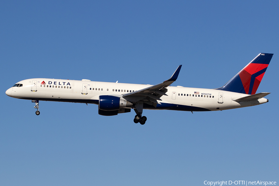Delta Air Lines Boeing 757-2Q8 (N703TW) | Photo 553180