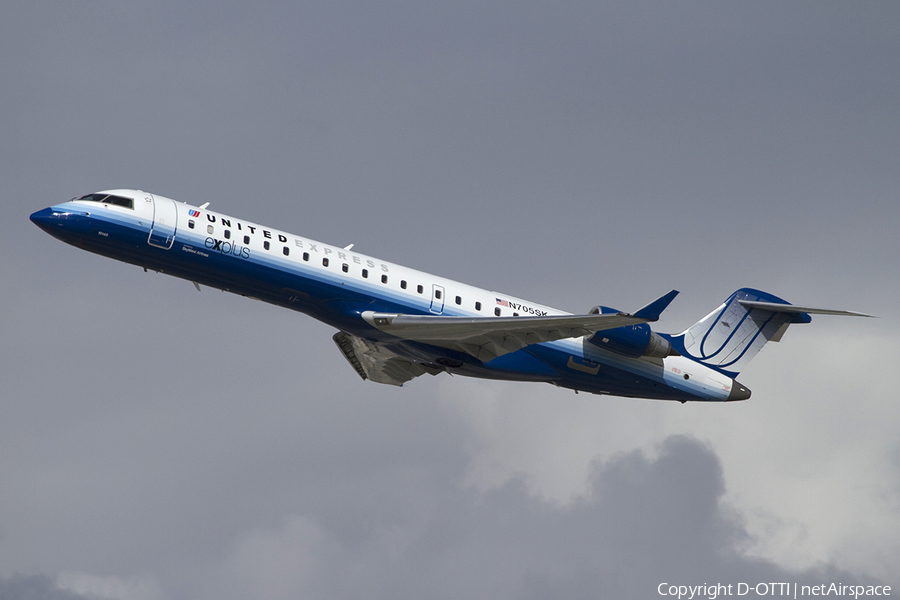 United Express (SkyWest Airlines) Bombardier CRJ-701ER (N705SK) | Photo 333703