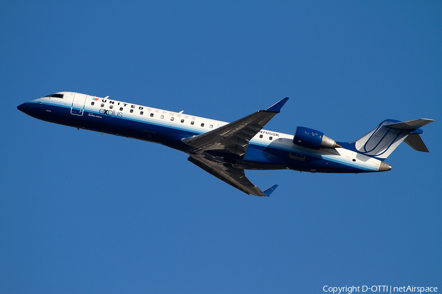 United Express (SkyWest Airlines) Bombardier CRJ-701ER (N705SK) | Photo 334143