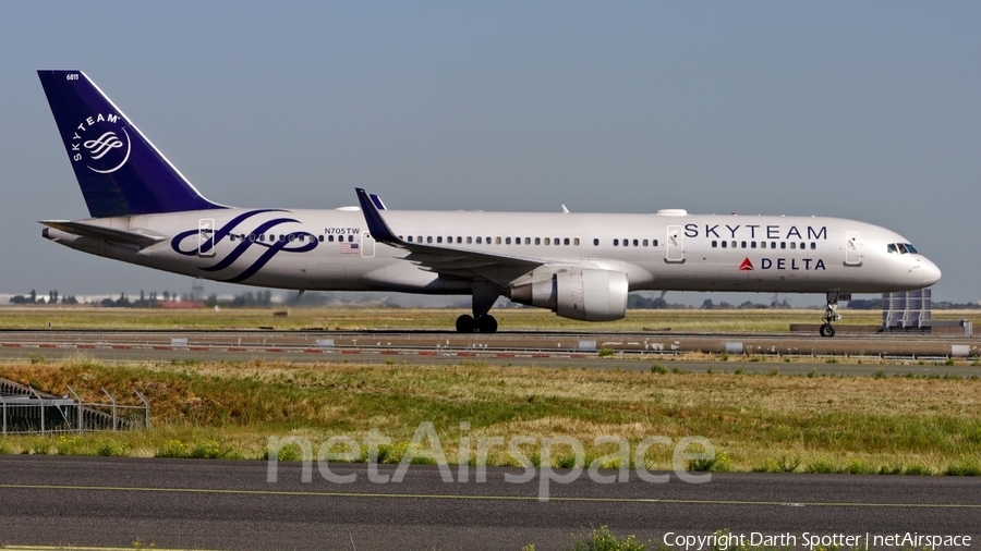 Delta Air Lines Boeing 757-231 (N705TW) | Photo 237347