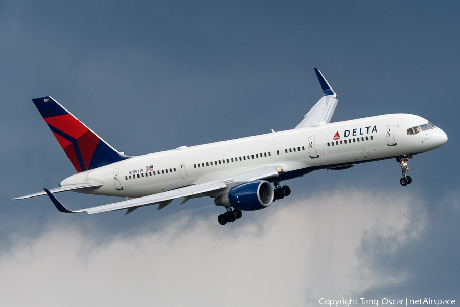 Delta Air Lines Boeing 757-231 (N705TW) | Photo 521675