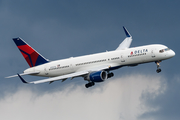 Delta Air Lines Boeing 757-231 (N705TW) at  Washington - Ronald Reagan National, United States