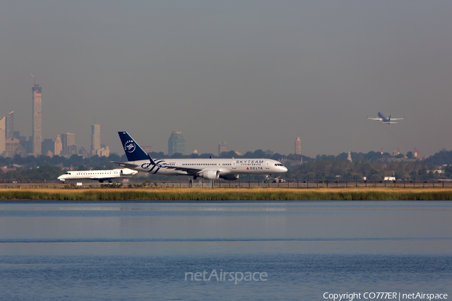 Delta Air Lines Boeing 757-231 (N705TW) | Photo 60897