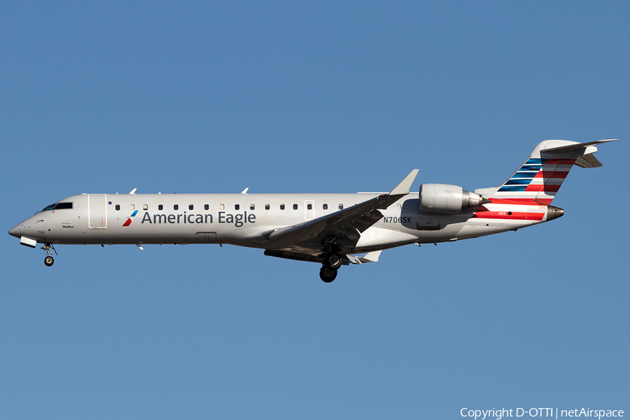 American Eagle (SkyWest Airlines) Bombardier CRJ-701ER (N706SK) | Photo 145524