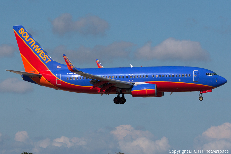 Southwest Airlines Boeing 737-7H4 (N707SA) | Photo 234013