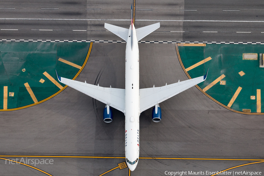 Delta Air Lines Boeing 757-2Q8 (N707TW) | Photo 152637