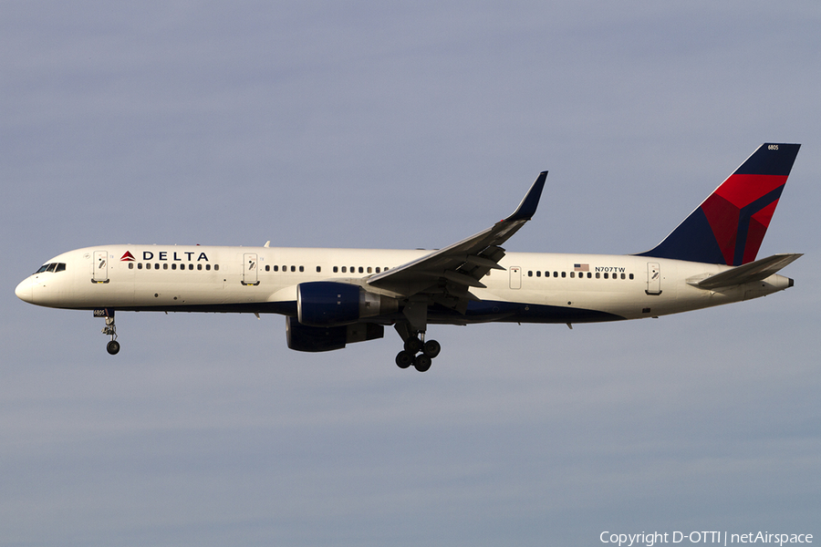 Delta Air Lines Boeing 757-2Q8 (N707TW) | Photo 467821