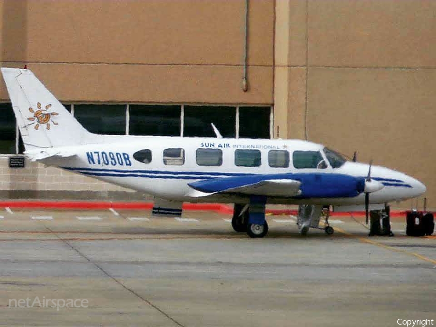 Sun Air International Piper PA-31-350 Navajo Chieftain (N7090B) | Photo 177623