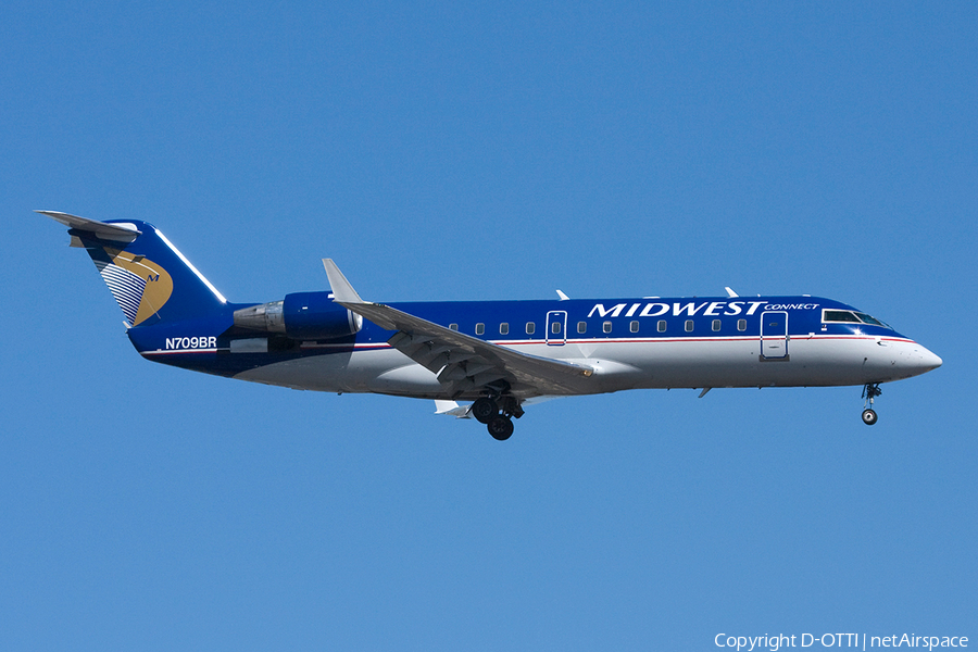 Midwest Connect (SkyWest Airlines) Bombardier CRJ-200ER (N709BR) | Photo 261368