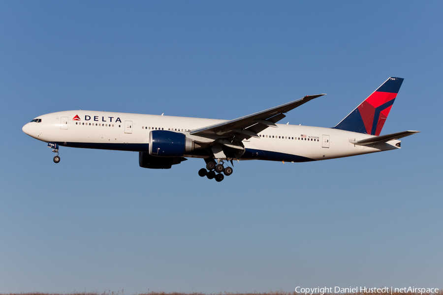 Delta Air Lines Boeing 777-232(LR) (N709DN) | Photo 445008