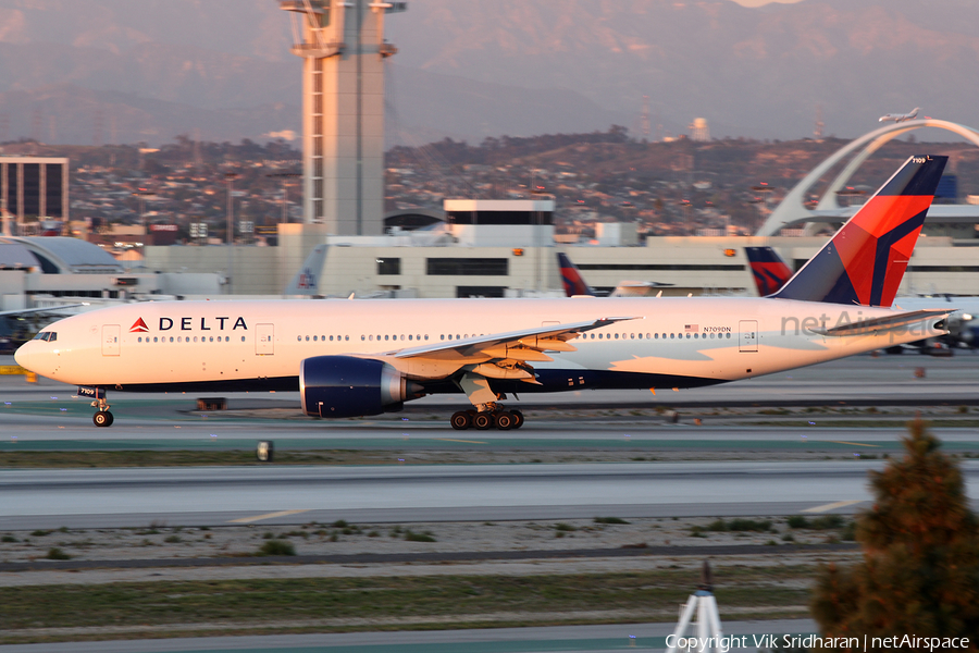 Delta Air Lines Boeing 777-232(LR) (N709DN) | Photo 12647
