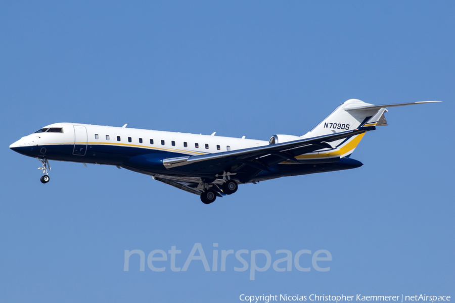 (Private) Bombardier BD-700-1A10 Global Express XRS (N709DS) | Photo 100414