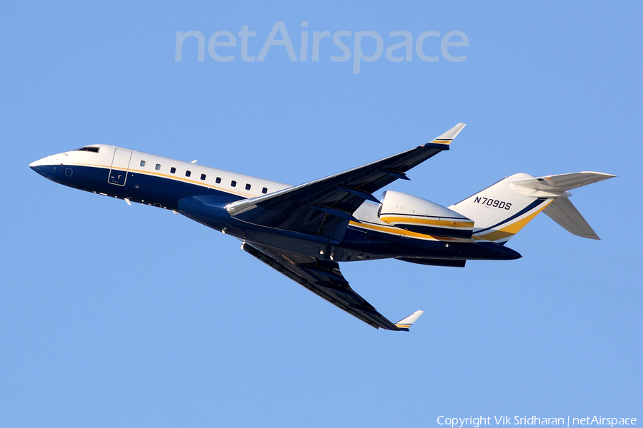 (Private) Bombardier BD-700-1A10 Global Express XRS (N709DS) | Photo 61395