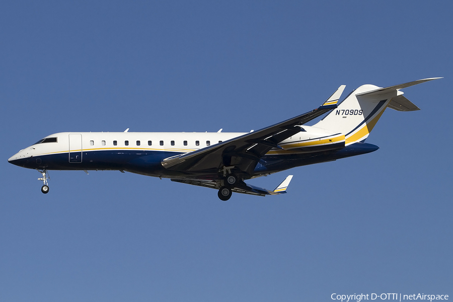 (Private) Bombardier BD-700-1A10 Global Express XRS (N709DS) | Photo 457833