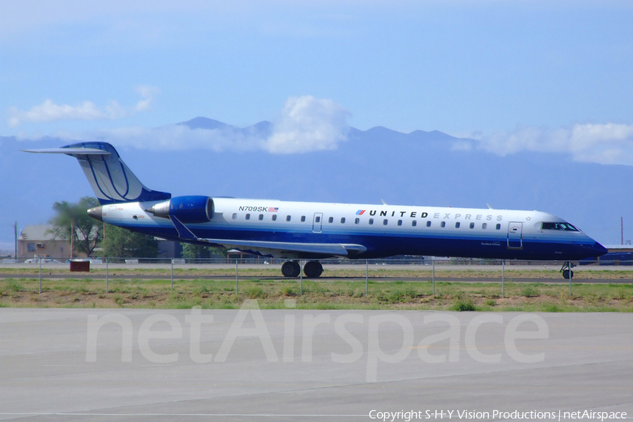 United Express (SkyWest Airlines) Bombardier CRJ-701ER (N709SK) | Photo 13863