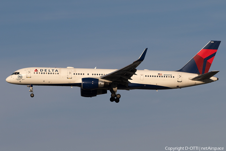 Delta Air Lines Boeing 757-2Q8 (N709TW) | Photo 182639